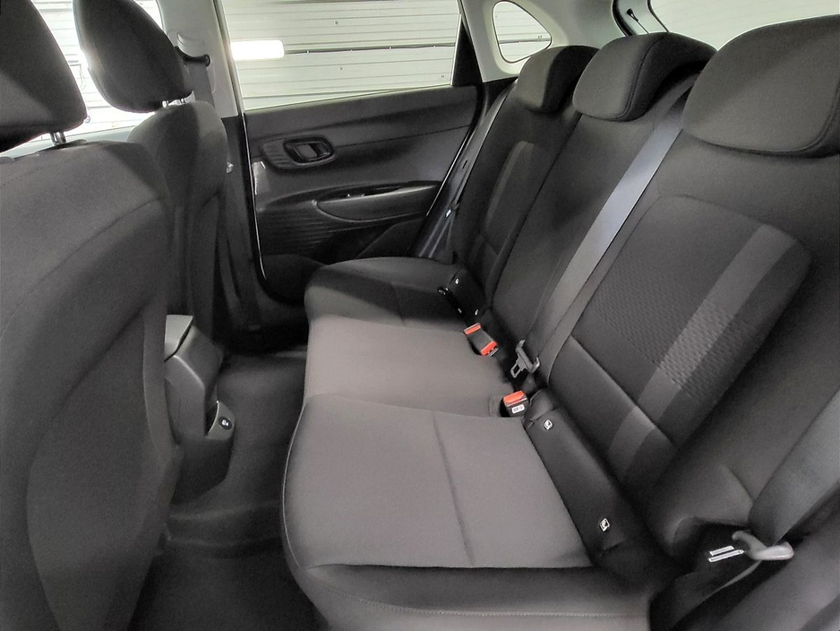 2025 Hyundai i20 - image 9