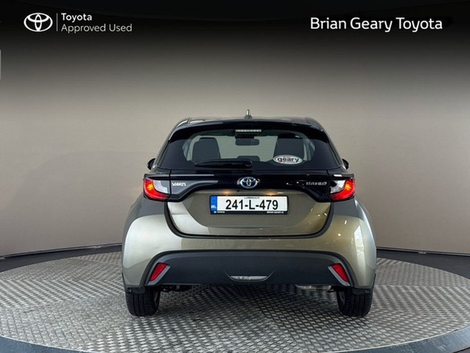 2024 Toyota Yaris - image 4
