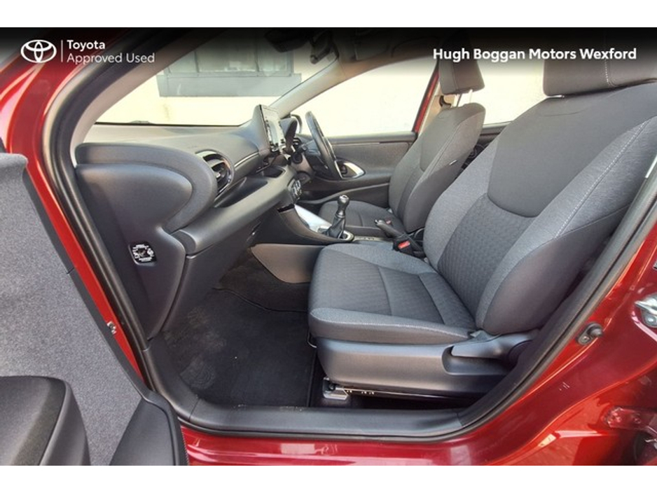 2021 Toyota Yaris - image 6