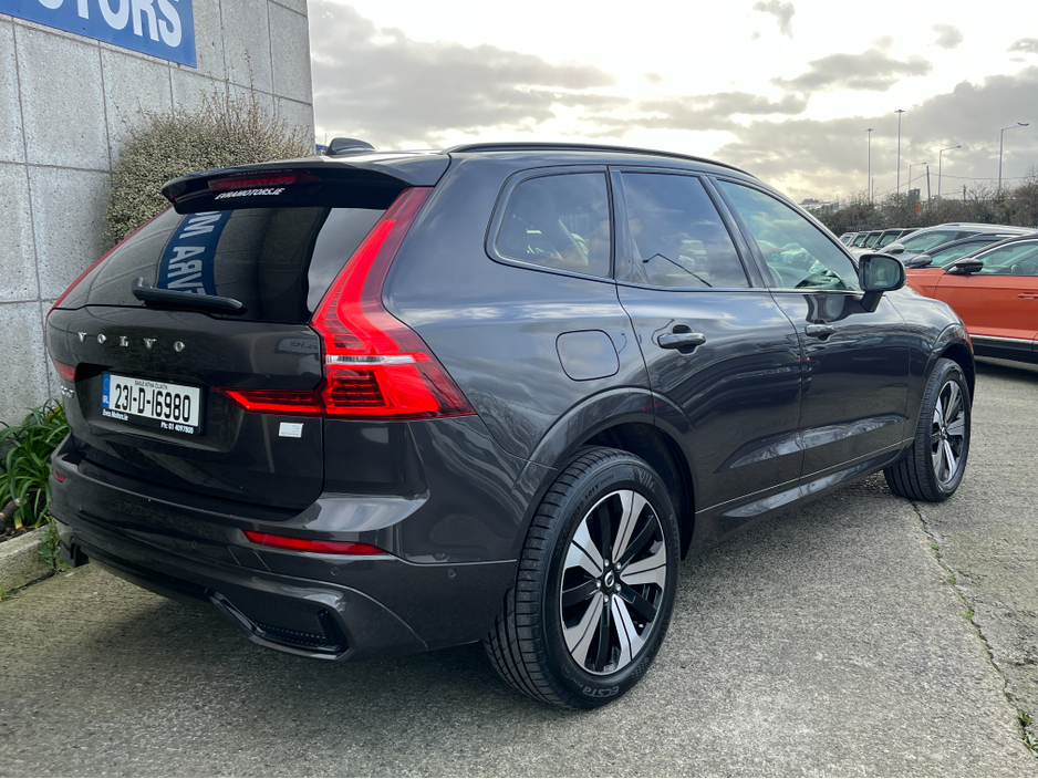 2023 Volvo XC60 - image 4
