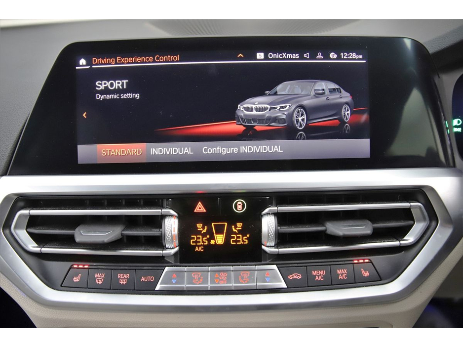 2021 BMW 3 Series - image 16