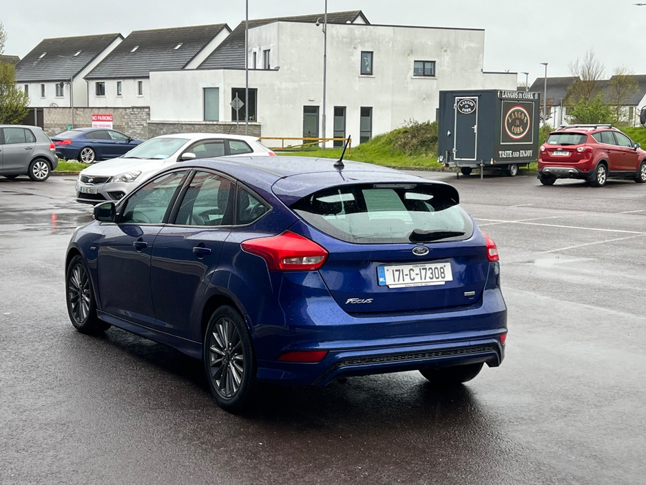 2017 Ford Focus - image 10