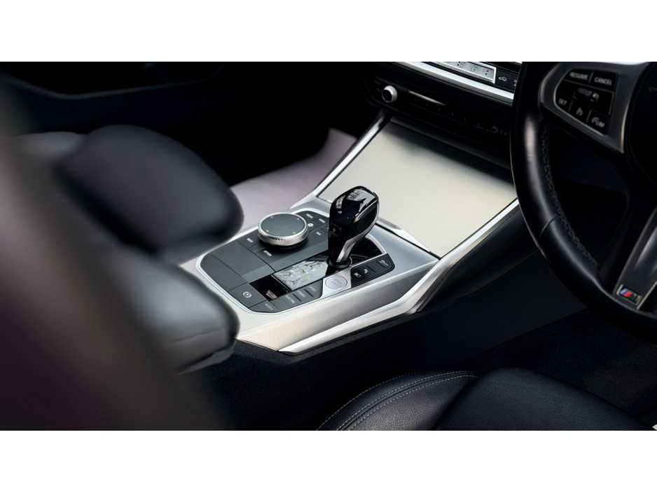 2021 BMW 3 Series - image 13