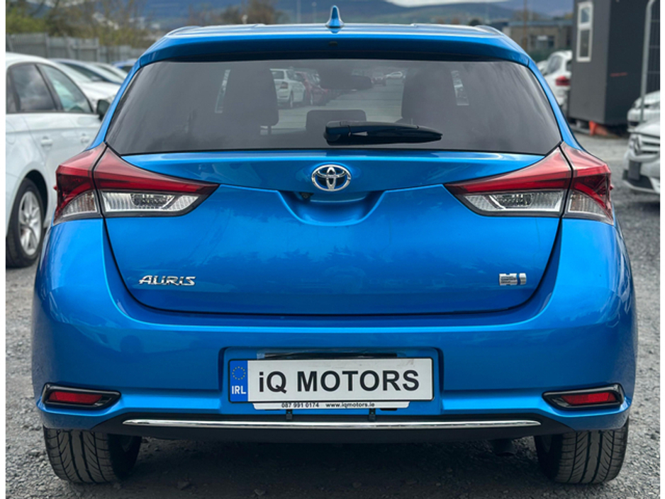 2016 Toyota Auris - image 12