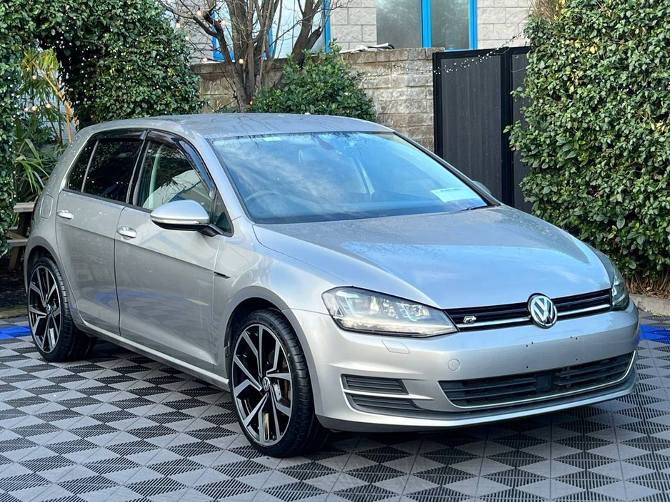 2016 Volkswagen Golf R-LINE PACK 1.2 TSI AUTO // FULL SERVICE HISTORY // NEW 19" ALLOYS // BLUETOOTH MUSIC €15,950