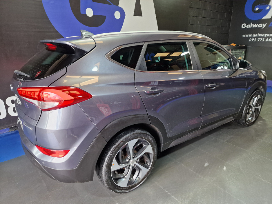 2017 Hyundai Tucson - image 10