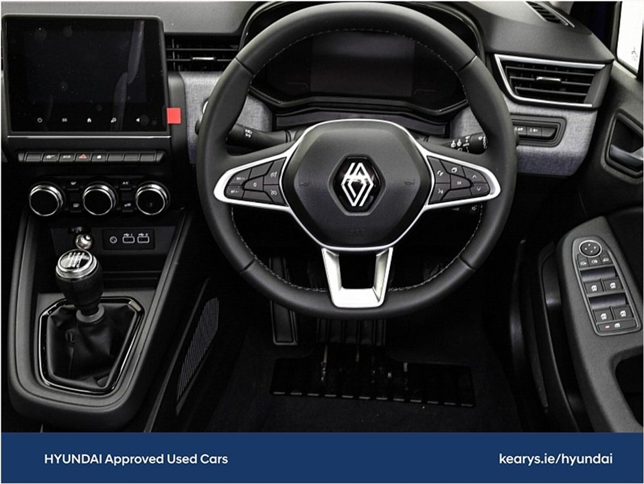 2025 Renault Clio - image 4