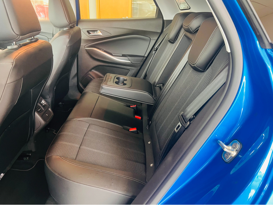 2024 Opel Grandland Huge Spec HYBRID As New Elegance Plus Heated Seats Heated Steering Wheel Fully Colour Coaded www.bolands.ie Est.1955 €32,950