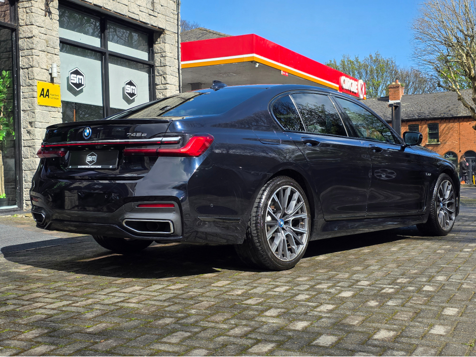 2022 BMW 7 Series - image 11