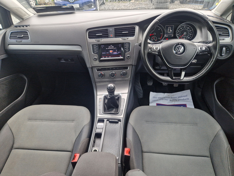 2013 Volkswagen Golf - image 10