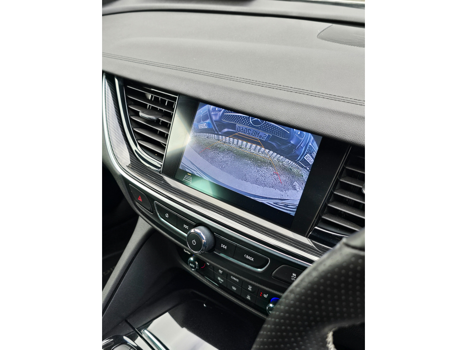 2019 Opel Insignia - image 11