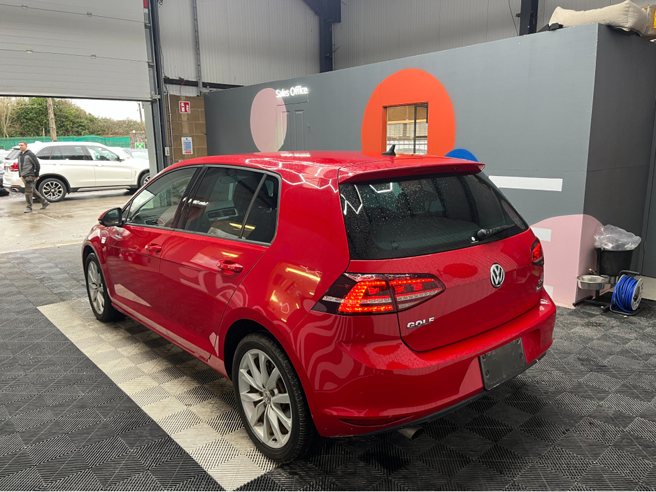 2017 Volkswagen Golf - image 4