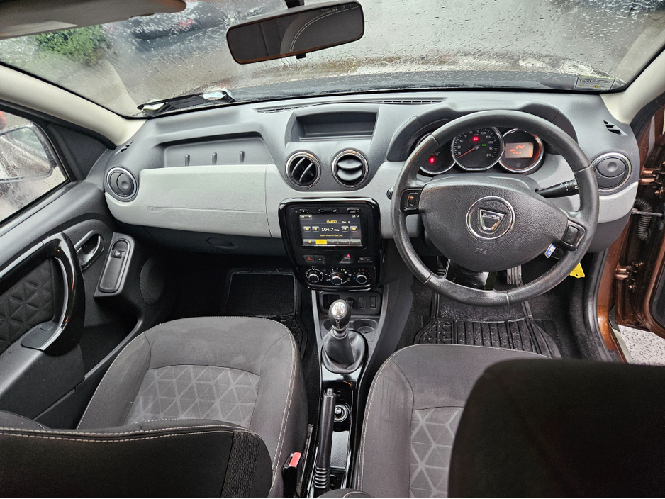 2015 Dacia Duster SIGNATURE 1.5 DCI 110 4X €5,450