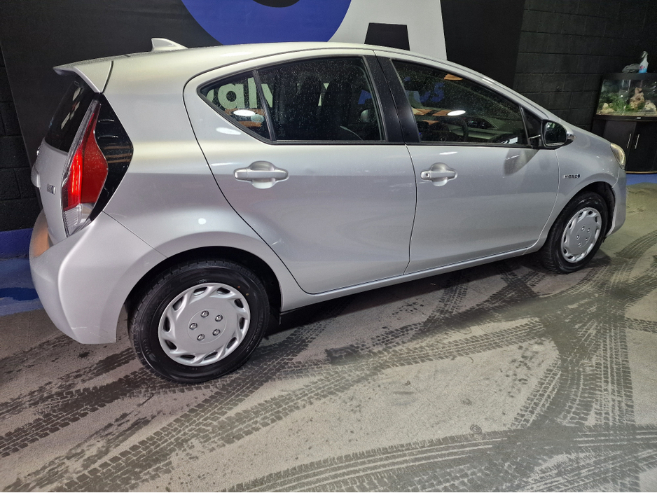 2016 Toyota Aqua - image 10