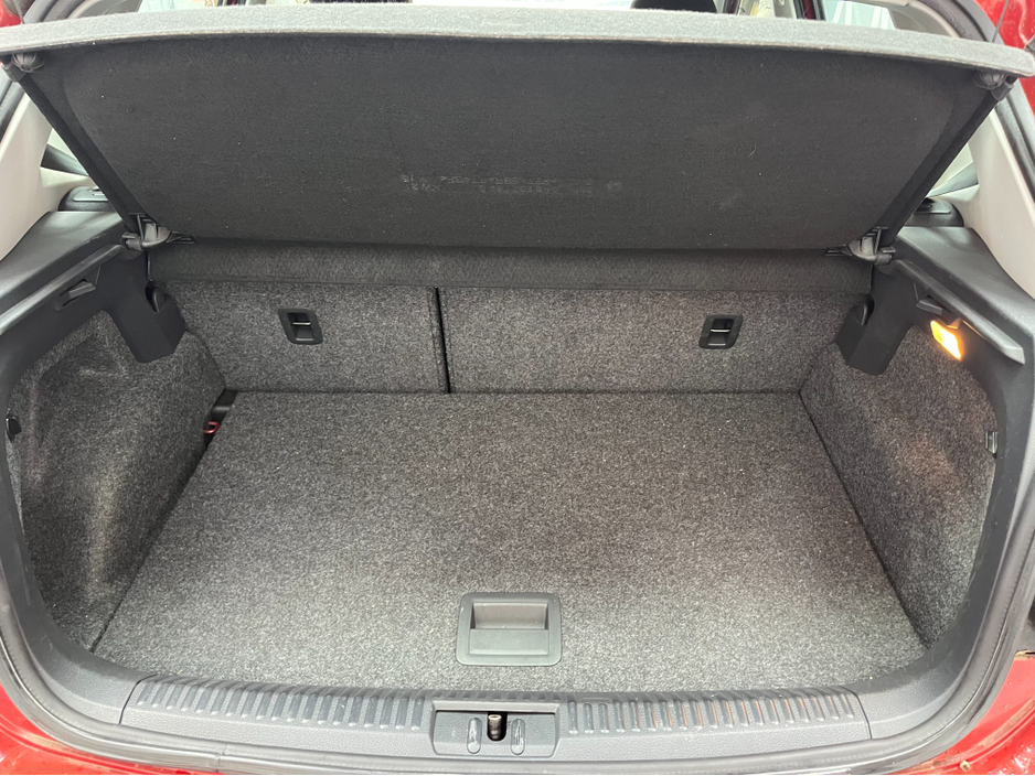 2015 Volkswagen Polo - image 8