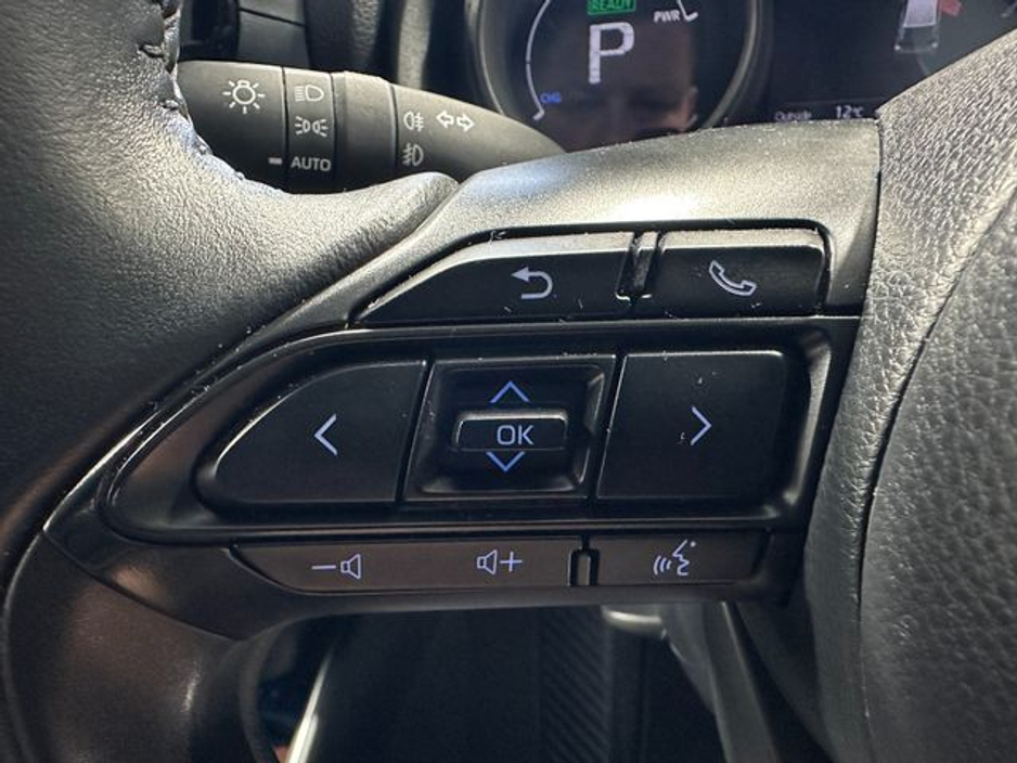 2021 Toyota Yaris - image 16