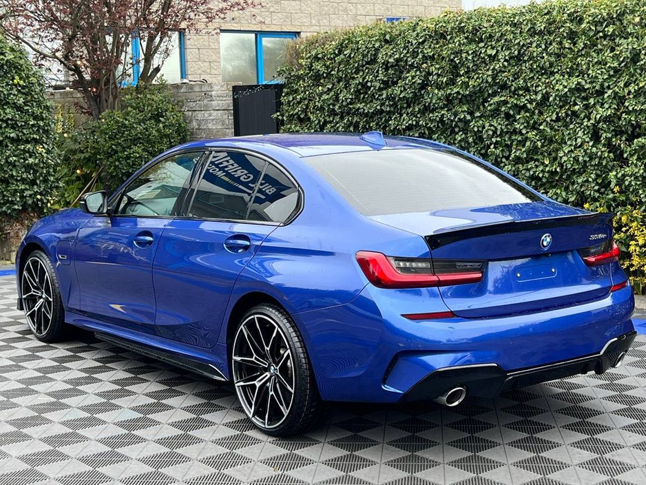 2022 BMW 3 Series - image 5