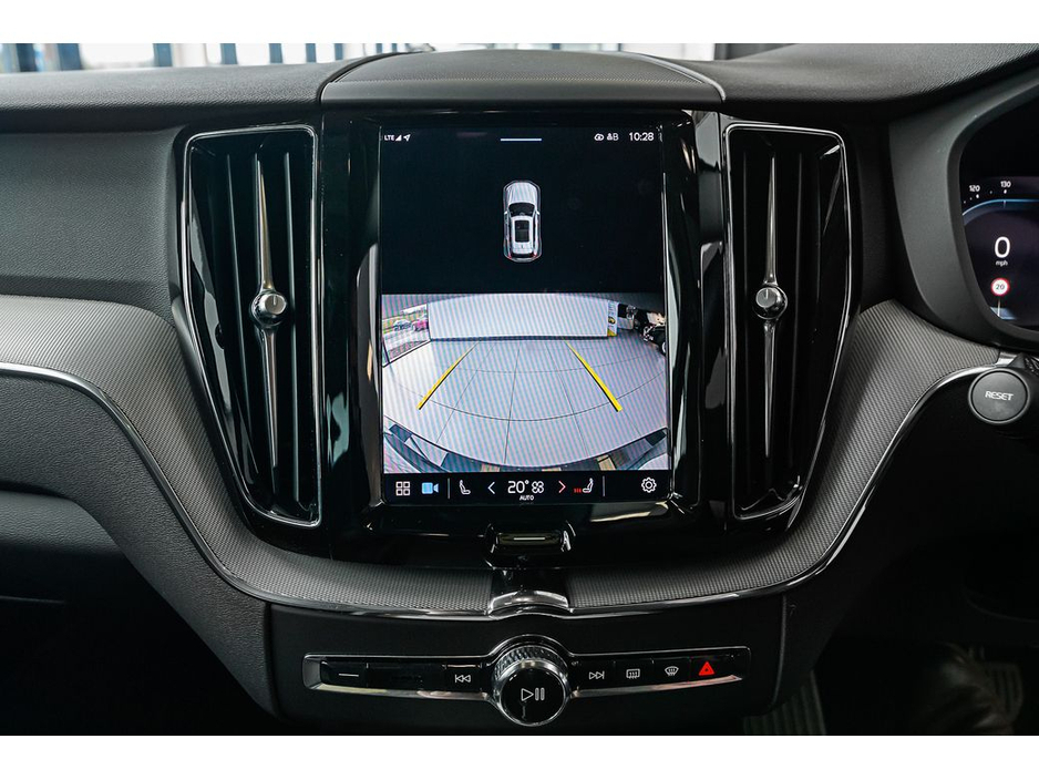 2023 Volvo XC60 - image 18