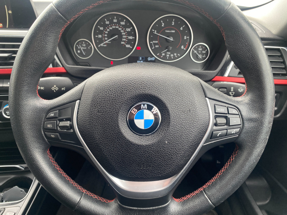 2016 BMW 3 Series - image 16