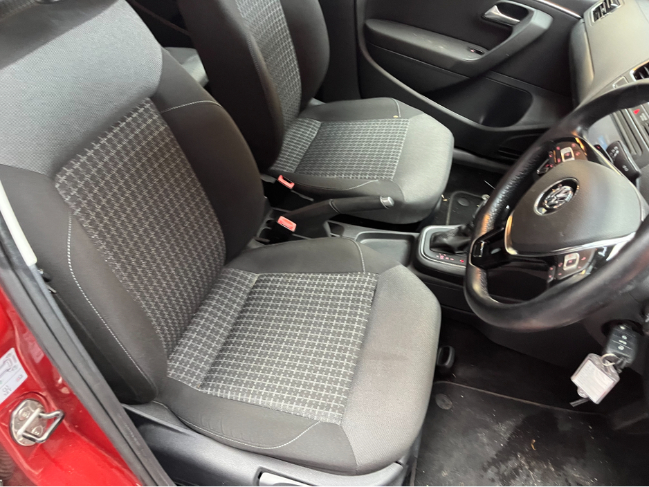 2015 Volkswagen Polo - image 11