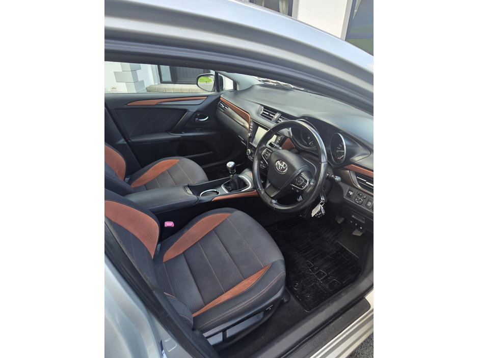 2018 Toyota Avensis 1.6 D-4D (112) Luna Navi €13,950