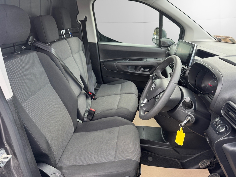 2023 Opel Combo - image 10