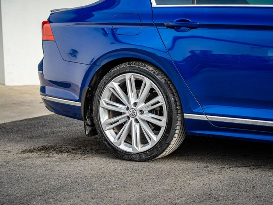 2020 Volkswagen Passat - image 4