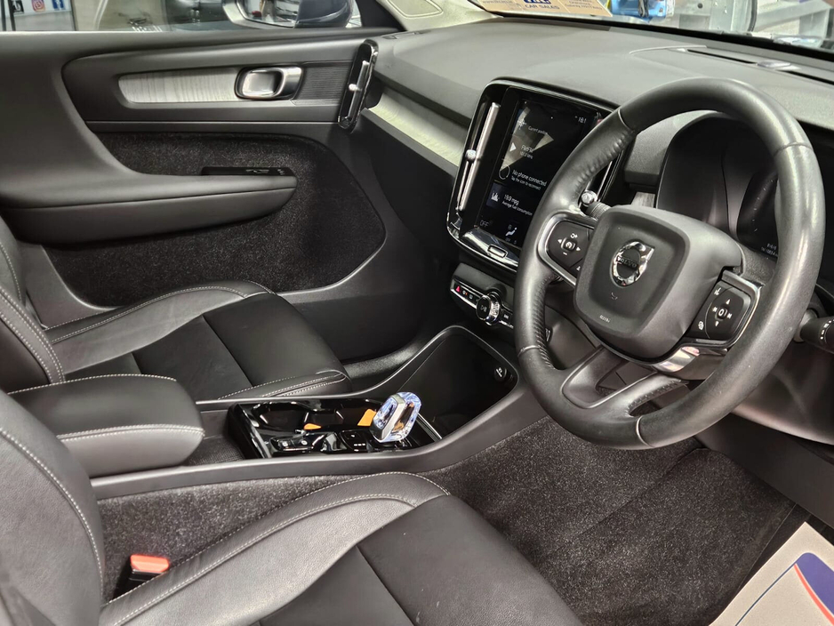2021 Volvo XC40  €26,950
