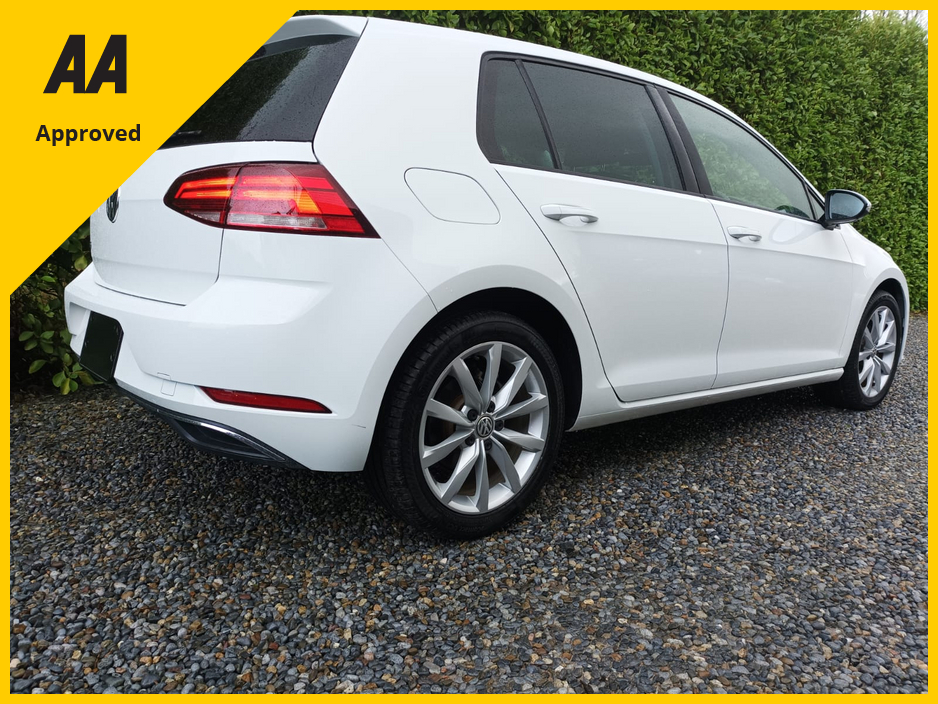 2018 Volkswagen Golf 1.2 TSI AUTOMATIC 7.5 FACELIFT ONLY 51,697kms CLIMATE CONTROL REVERSE CAMERA LED HEADLIGHTS FACTORY IMMOBILISER TOUCHSCREEN MULTIMEDIA SYSTEM CRUISE CONTROL STOP START TECHNOLOGY 2 YEARS NCT 1YR TAX €18,949