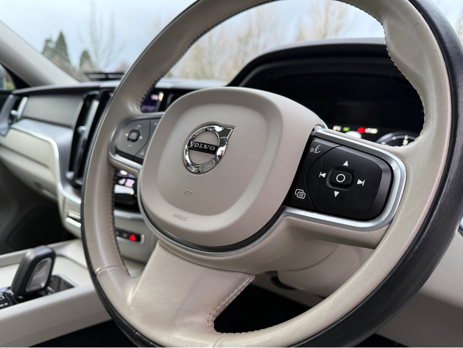 2021 Volvo XC60 2.0D MOMENTUM 5DR AUTO €38,950