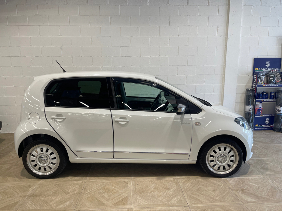 2014 Volkswagen up! - image 2