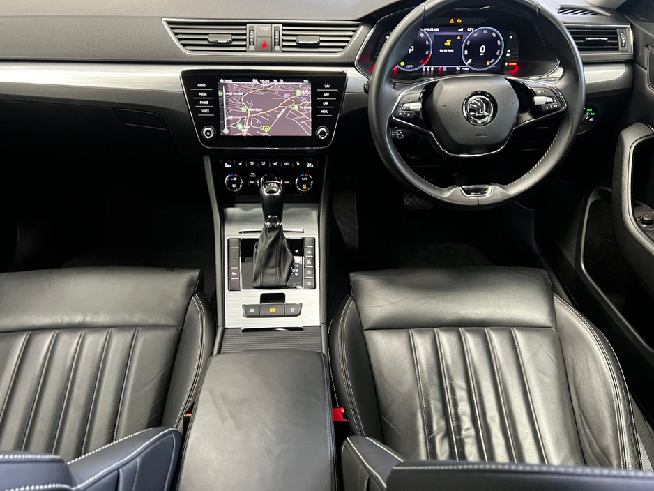 2022 Skoda Superb - image 12