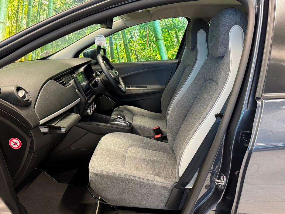 2020 Renault Zoe R135 Z.E 50 Iconic CCS Rapid charge €12,995