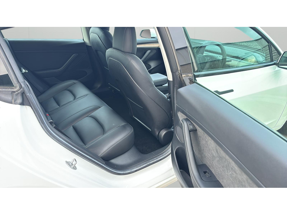 2022 Tesla Model 3 - image 7
