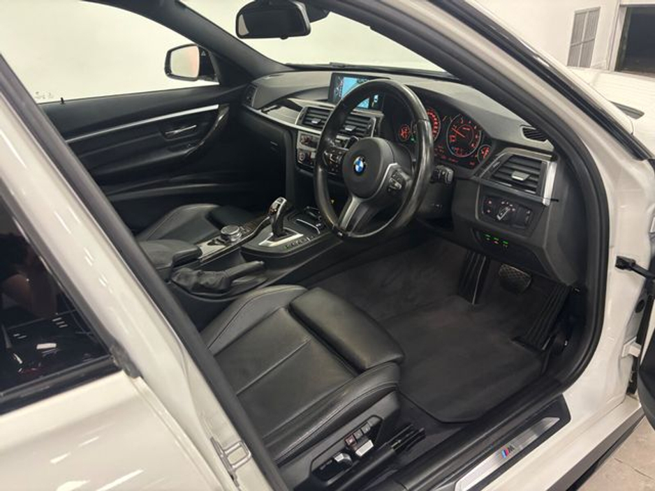 2015 BMW 3 Series - image 8