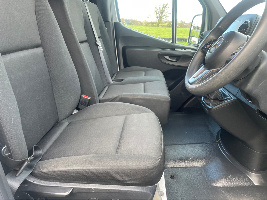 2020 Mercedes-Benz Sprinter - image 8