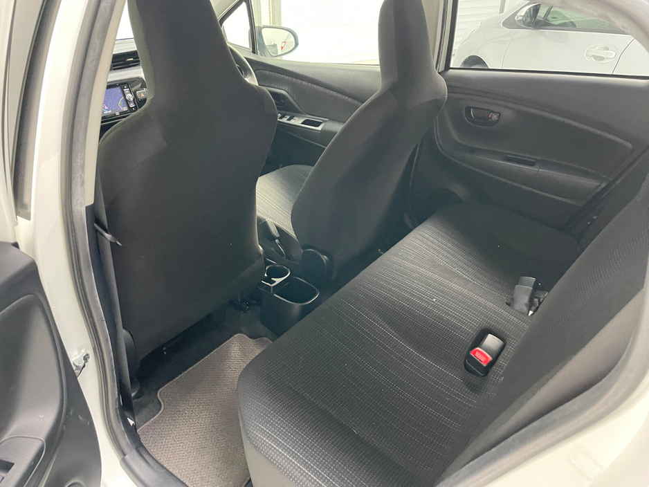 2017 Toyota Yaris - image 16