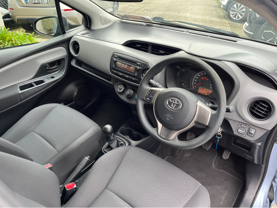 2015 Toyota Yaris TERRA 1.0 PETROL €8,950