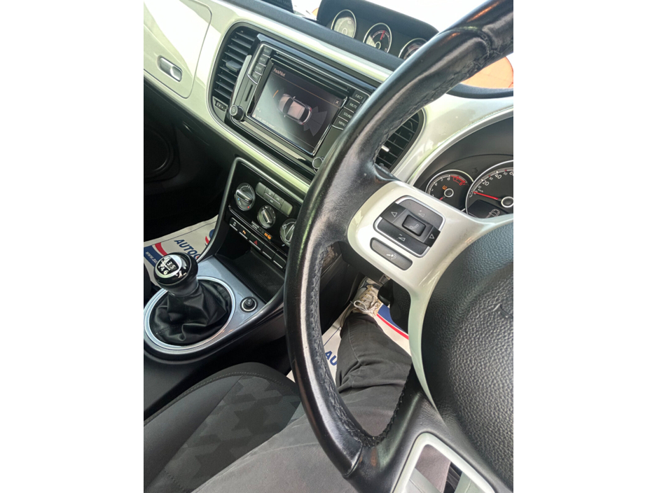 2017 Volkswagen Beetle - image 23