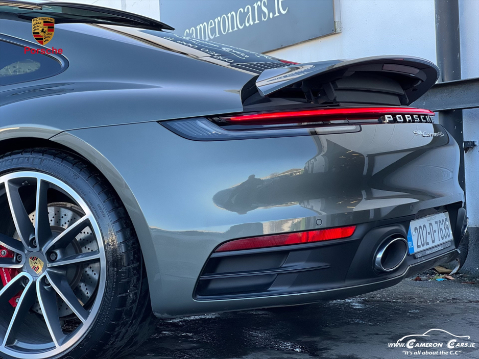 2020 Porsche 911 CARRERA 4SPEED Aventurine Green Metallic €144,950