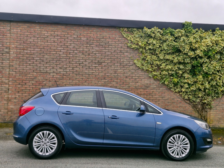 2015 Opel Astra - image 21