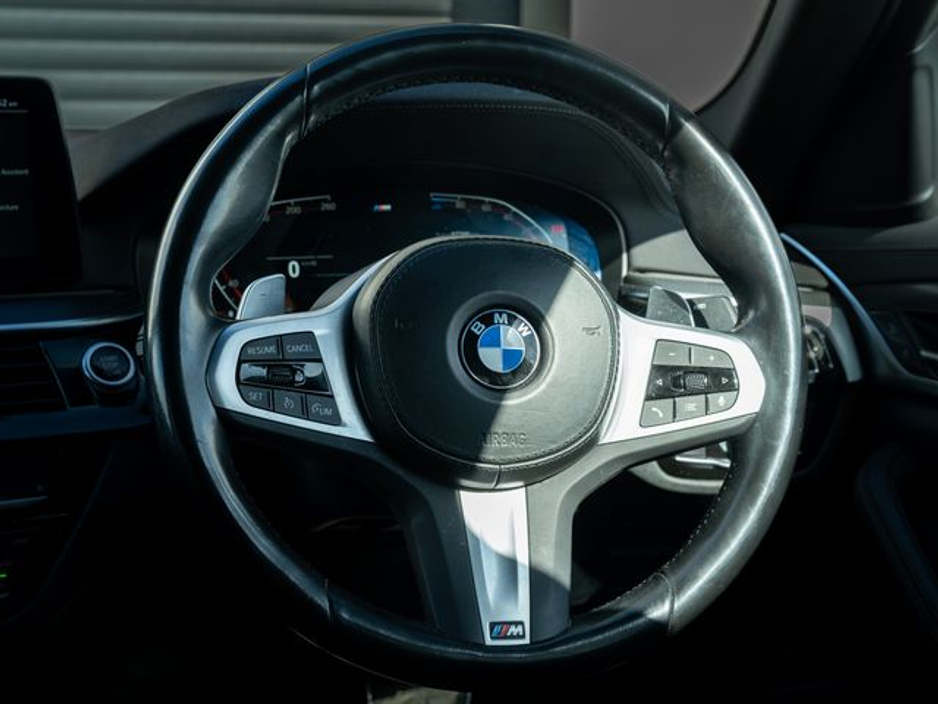 2022 BMW 5 Series - image 12