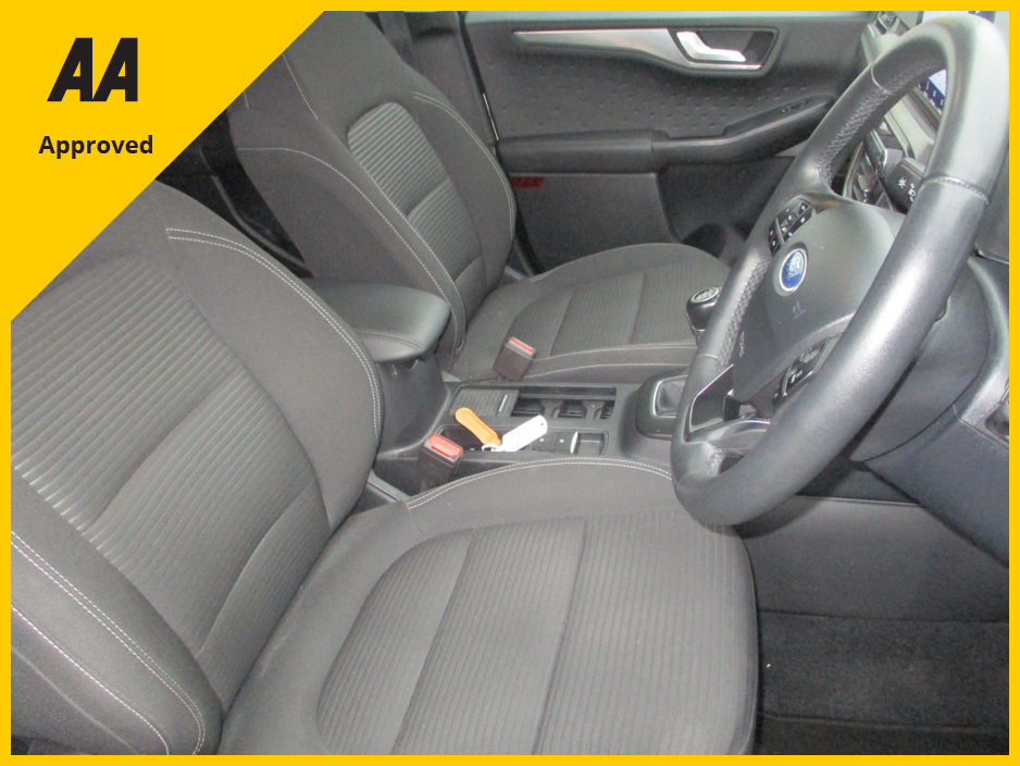 2020 Ford Kuga - image 13