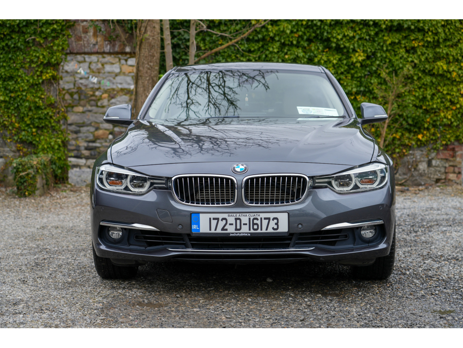 2017 BMW 3 Series - image 19