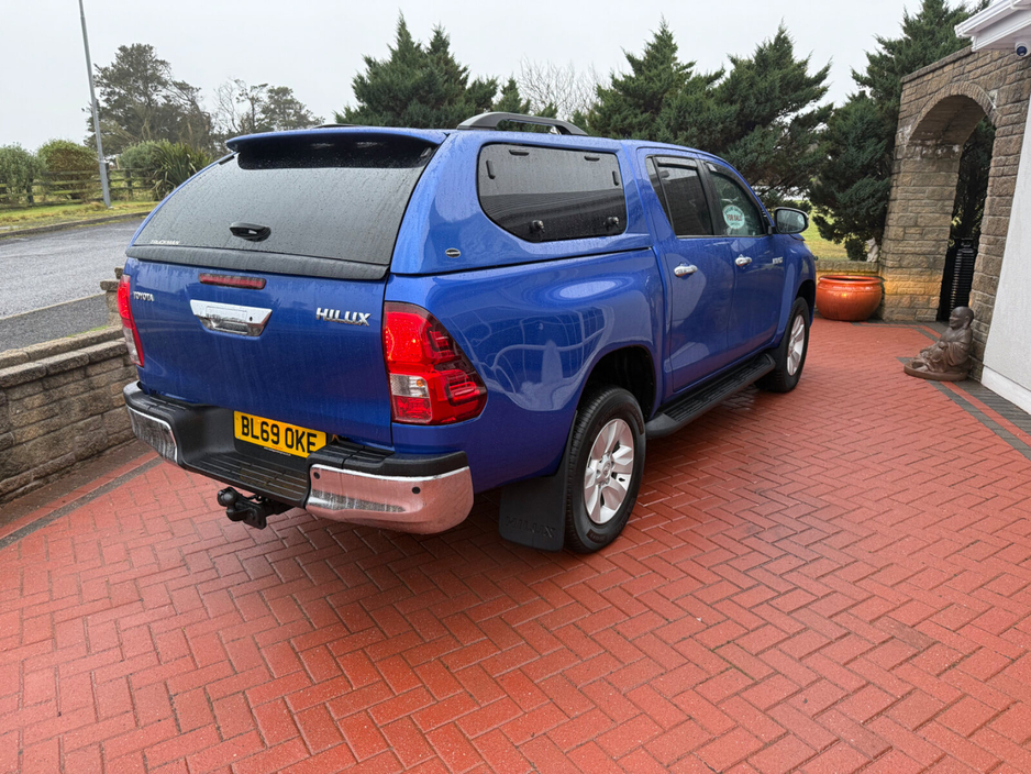 2020 Toyota Hilux - image 10