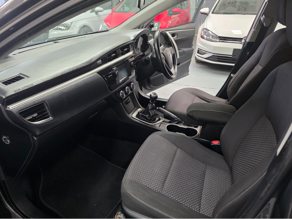 2015 Toyota Corolla - image 16