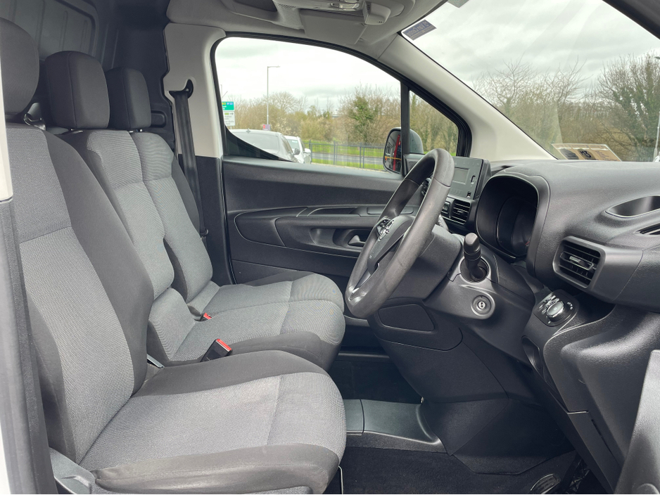 2021 Opel Combo - image 14