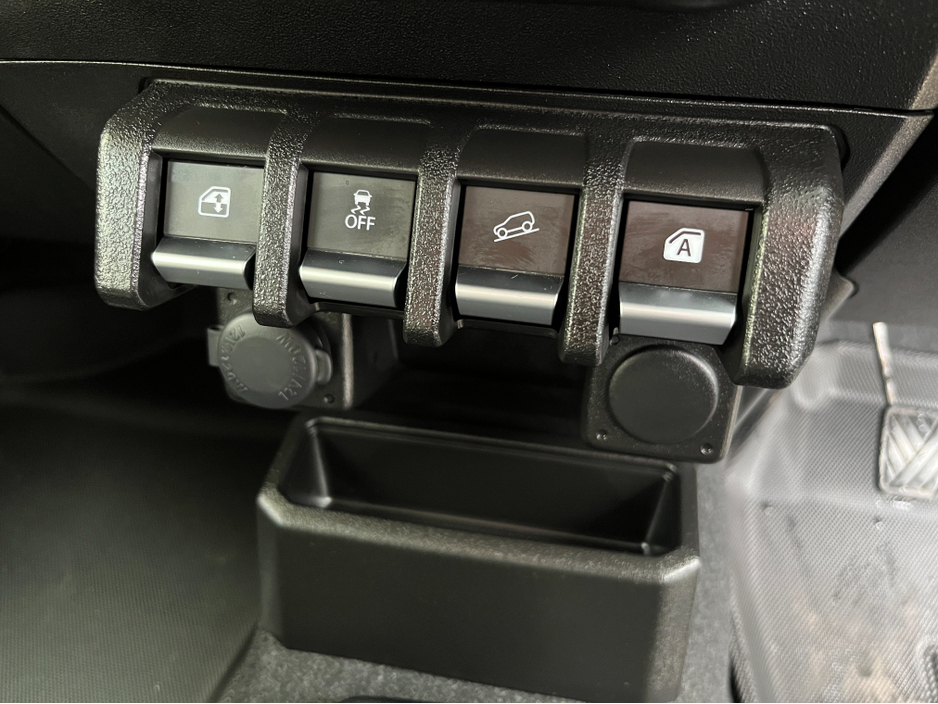 2024 Suzuki Jimny SIERRA 4 SEAT MANUAL 1.5 PETROL //LOW MILES//HIGH SPEC//HEATED SEATS//CRUISE CONTROL//KEYLESS ENTRY//REVERSE CAMERA//