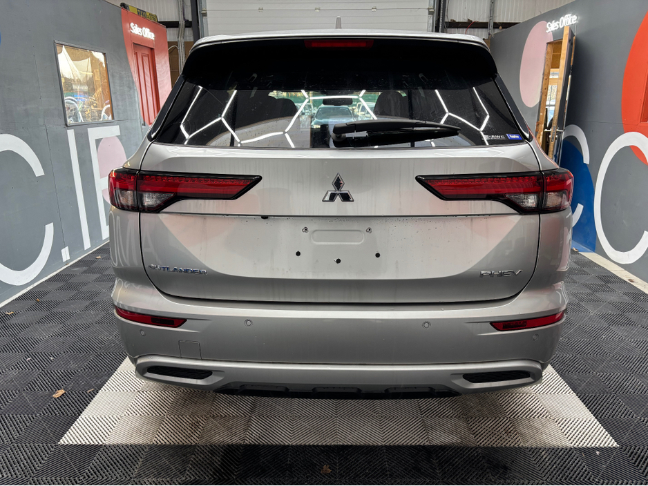 2024 Mitsubishi Outlander - image 3