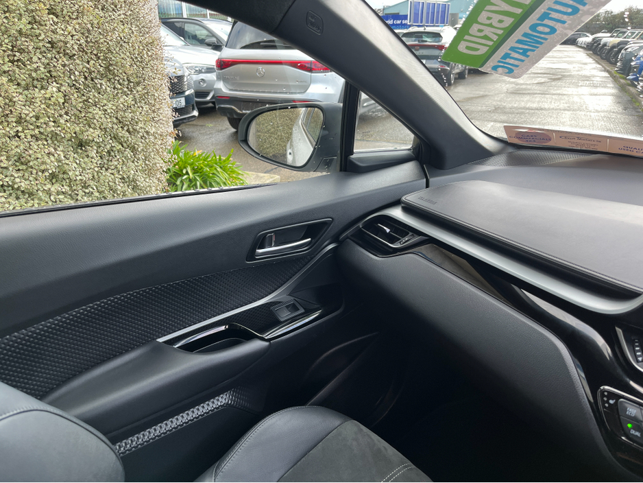 2022 Toyota C-HR - image 16